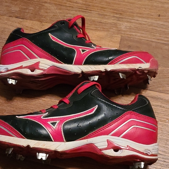 Cleats, Mizuna brand - Picture 2 of 3